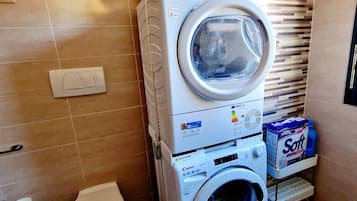 Doccia, asciugacapelli, bidet, asciugamani