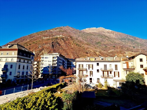 Bernina Station Suite: 30 Steps to the Red Train