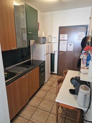 Fridge, microwave, stovetop, coffee/tea maker