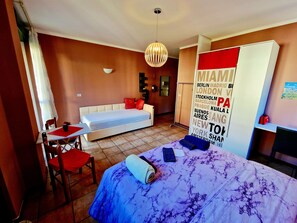 1 bedroom, in-room safe, desk, free WiFi