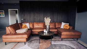 Deluxe Chalet | Living area