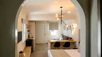 Centro Suite with Hot Tub | 1 soverom, safe på rommet, strykejern/-brett og wi-fi (inkludert)