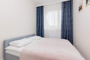 1 bedroom, desk, iron/ironing board, WiFi