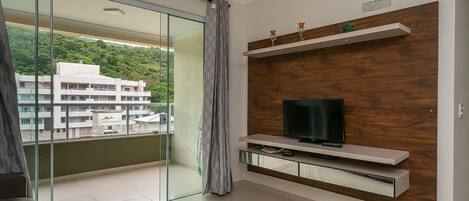 Apartment | Living area | 40-inch TV with cable channels