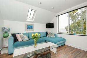 Living area - Moon's Cottage (Fowey)