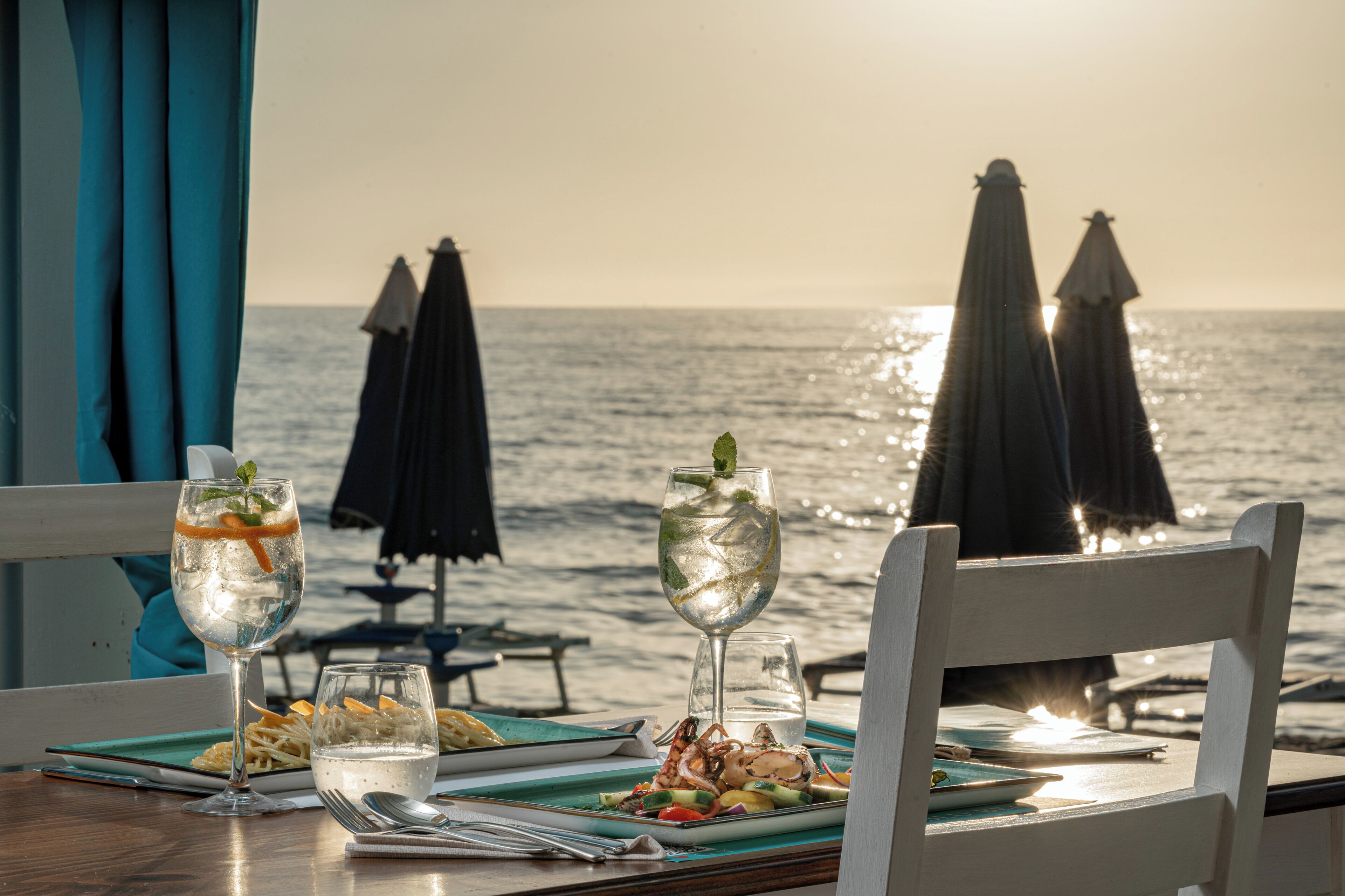 2 Restaurants; Mittagessen und Brunch werden serviert