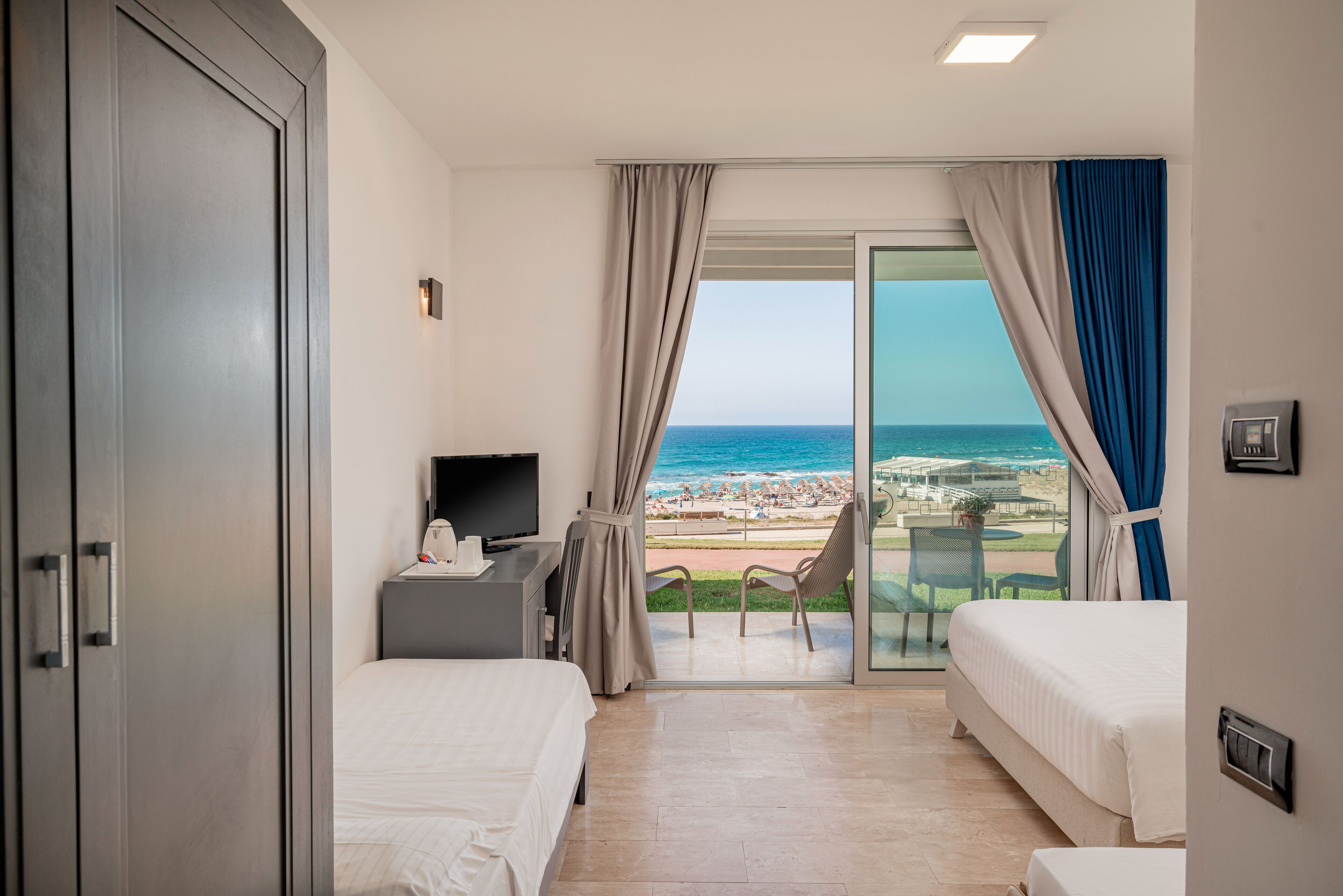 Family Room | Desk, bed sheets