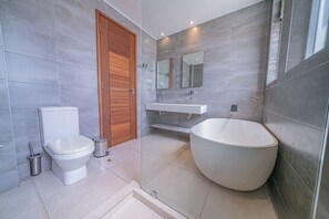 Appartamento Comfort | Bagno | Doccia, bidet, asciugamani