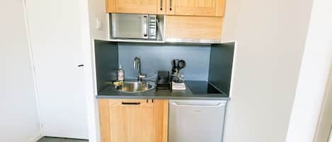 冰箱、微波炉、炉灶、茶具/咖啡用具