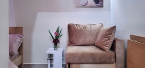 1 bedroom, in-room safe, desk, iron/ironing board