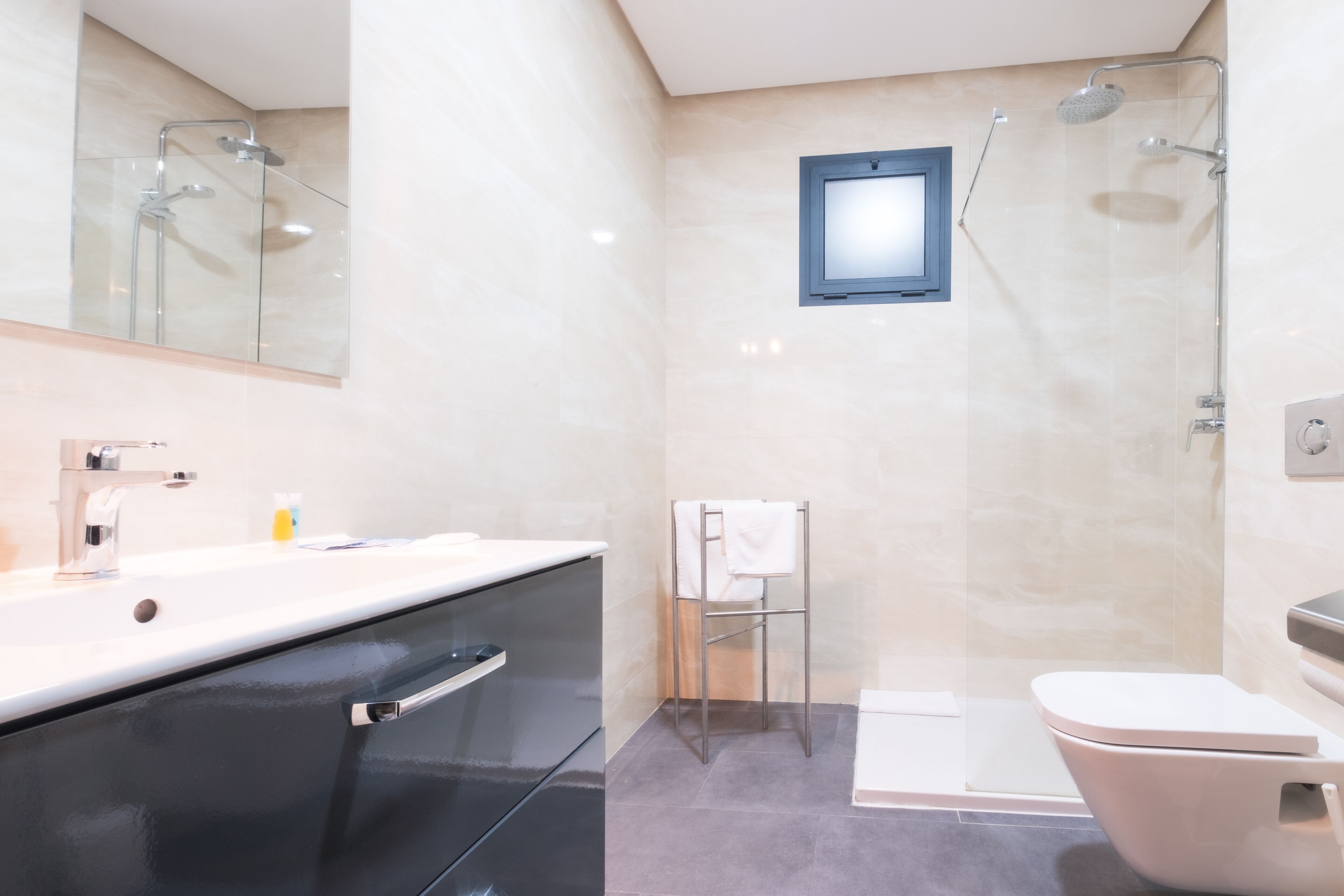 Shower, free toiletries, hair dryer, towels