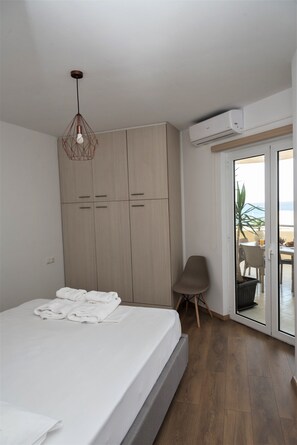 Appartement Ville | 2 chambres, décoration personnalisée, ameublement personnalisé, bureau