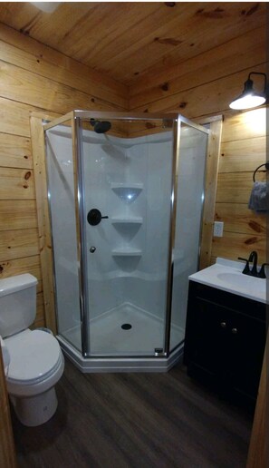 Dusche, Handtücher, Seife, Toilettenpapier