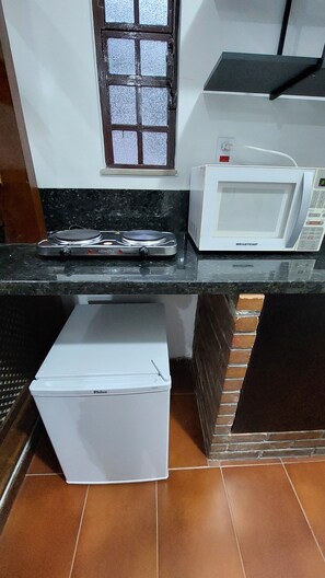 Comfort Studio | Private kitchen | Cookware/dishes/utensils, paper towels