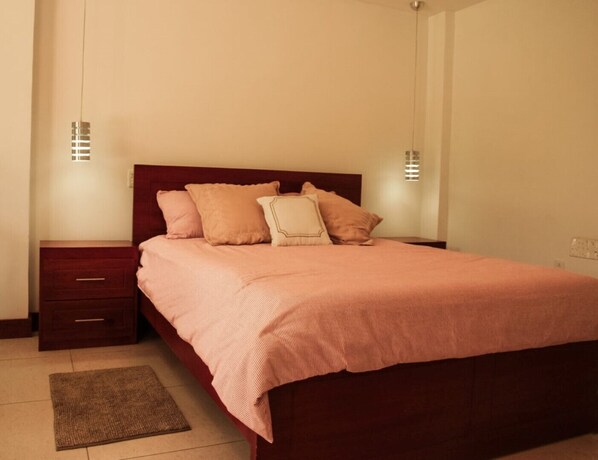 1 bedroom, bed sheets