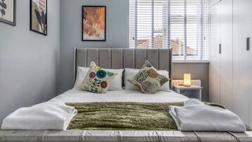 3 bedrooms, desk, iron/ironing board, free WiFi
