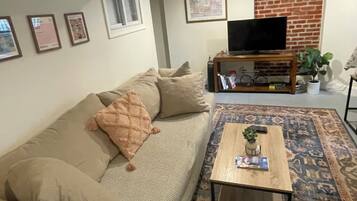 Una Smart TV, libros