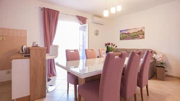 Apartemen | Makan di kamar