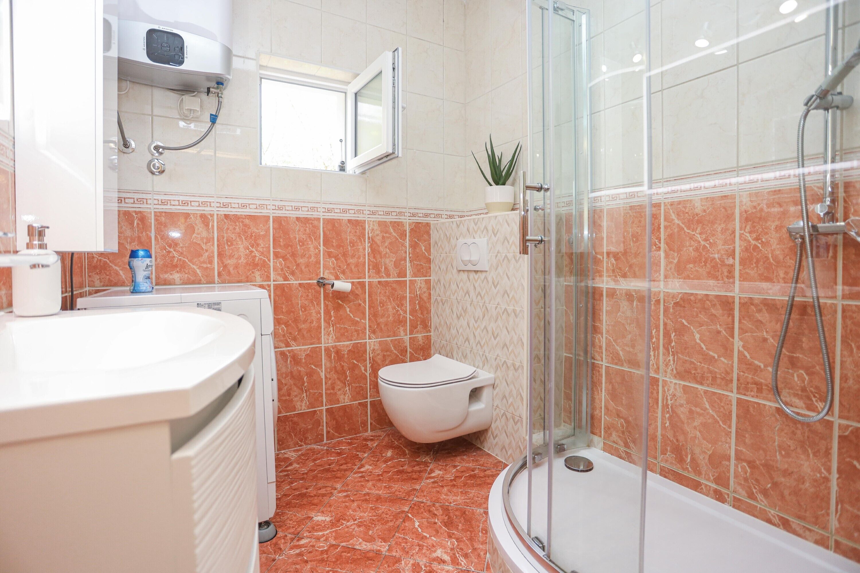 Apartamento | Baño | Ducha y cabezal de ducha tipo lluvia