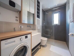 Premium Apartment | Bathroom | Shower, hair dryer, towels, toilet paper - Horizon one bedroom apartment NS (Becici)