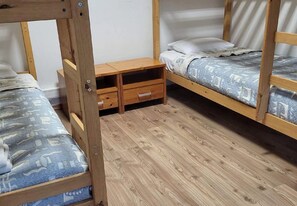基本共用宿舍, 1 張單人床 | 獨特裝潢、布置獨特、熨斗/熨衣板、免費無線上網