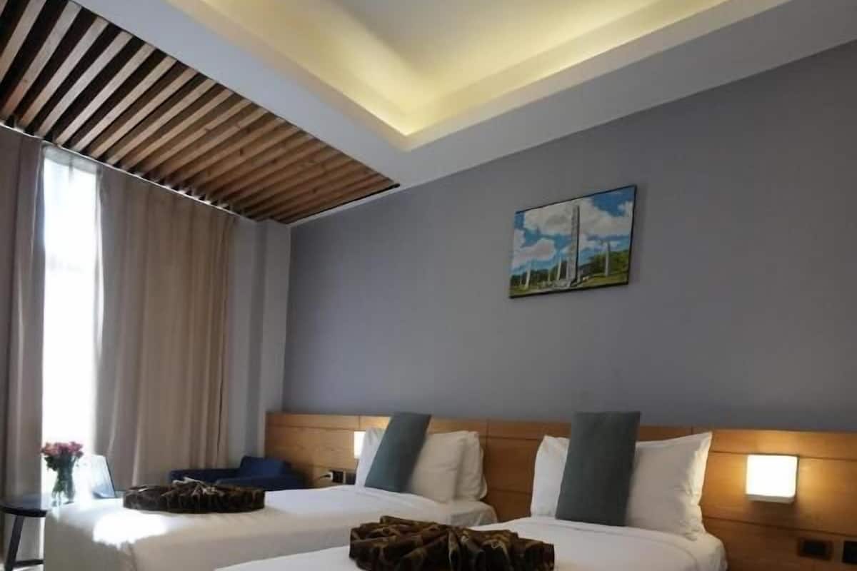 Hypo-allergenic bedding, down duvets, pillow-top beds, in-room safe