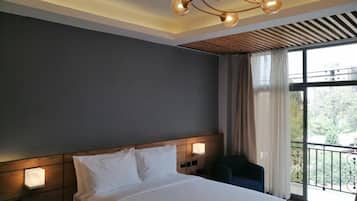 Habitación doble estándar, 1 cama King size | Ropa de cama hipoalergénica, edredón y camas con pillow-top