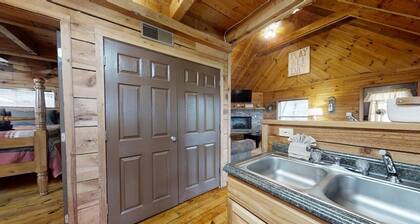 Evie's Mountain Castle 2 Bedroom Cabin by RedAwning