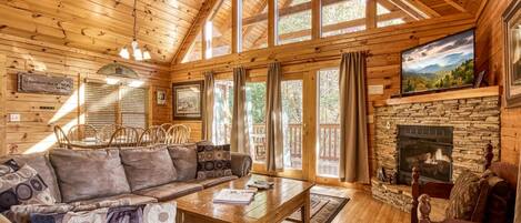 Cabin, 3 Bedrooms | Living area