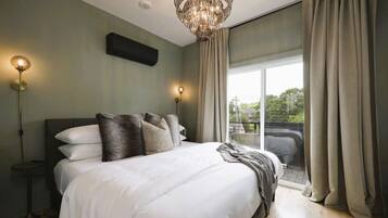 2 bedrooms, iron/ironing board, travel crib, free WiFi