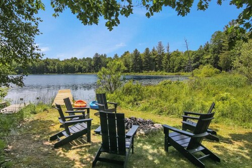 Tavi Haus: Lakefront~Kayaks~SUP~Sauna~Pool Table