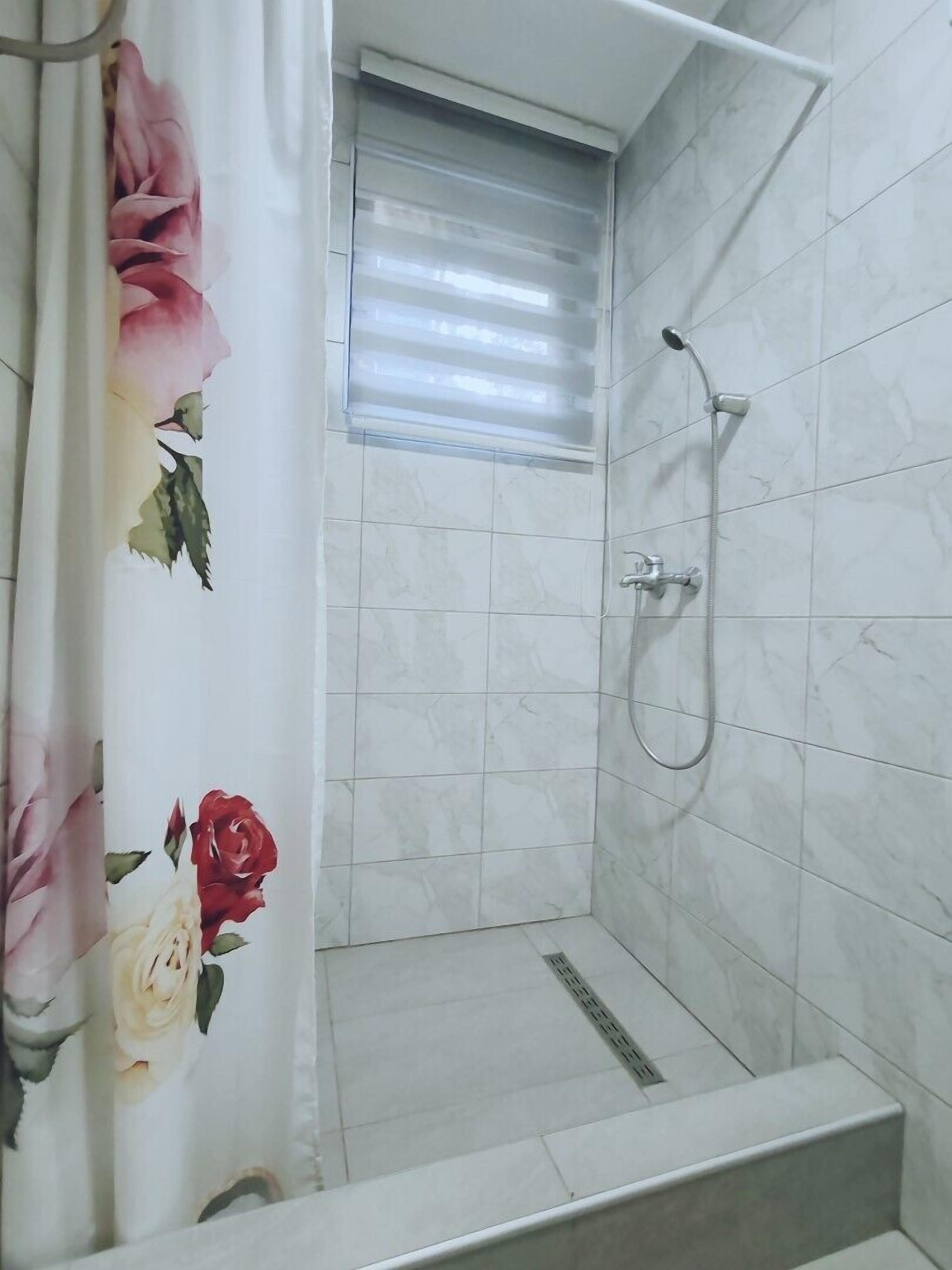 Shower, towels