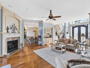 Smart-TV, Kamin, Tischfußball, Tischtennisplatte