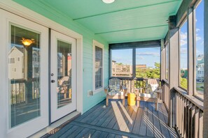 Terrace/patio - Soundside Home with Elevator, Watersports Gear, Community Marina, Beach Nearby (Hatteras)