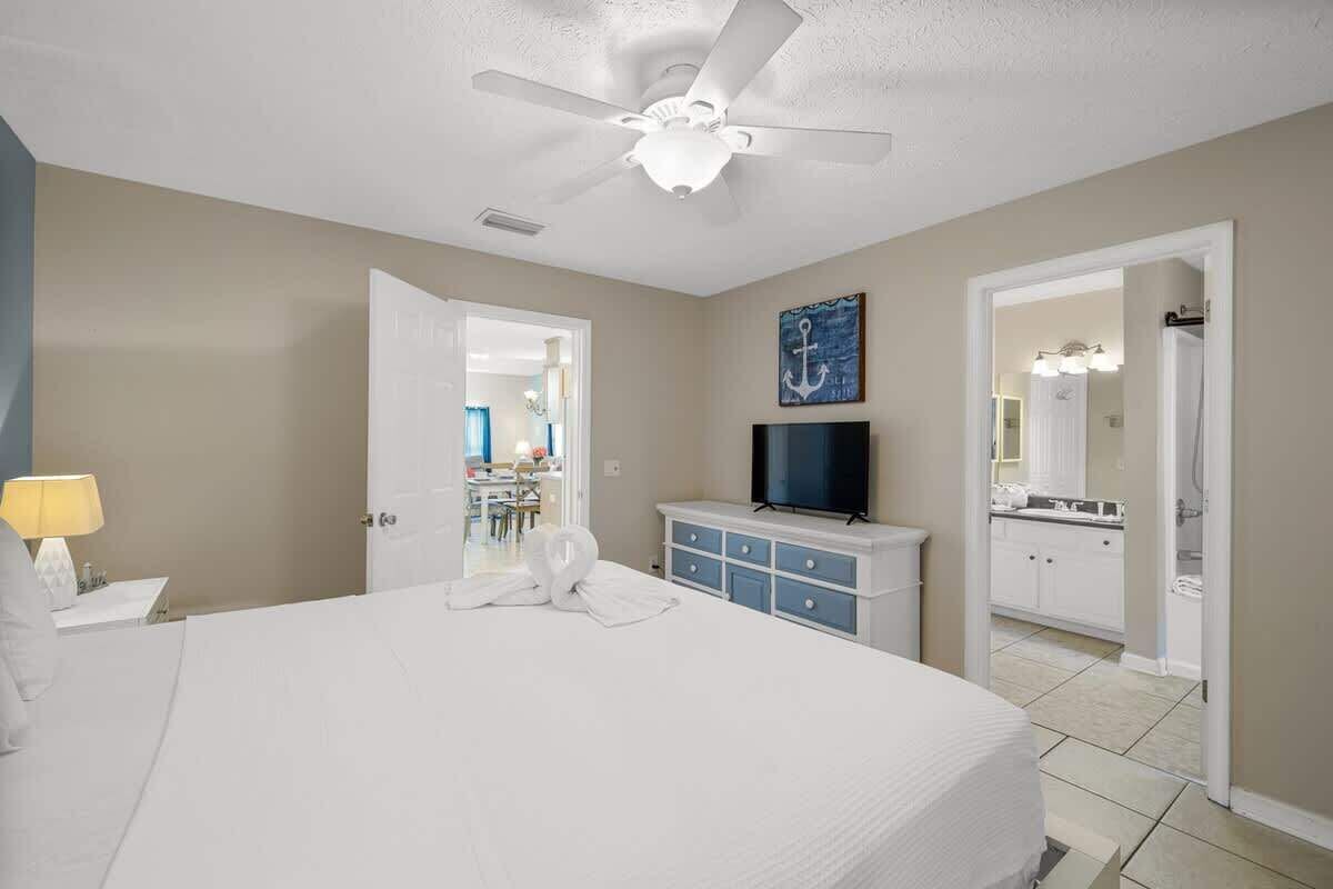 3 bedrooms, iron/ironing board, WiFi, bed sheets