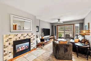 Televisión y chimenea