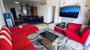 Appartement familial | Aire de séjour | Téléviseur connecté de 24 po avec télévision numérique
