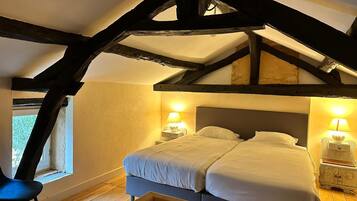 1 slaapkamer, een strijkplank/strijkijzer, wifi, beddengoed