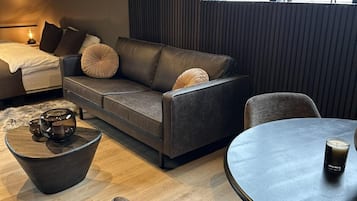 Comfort Studio | Desk