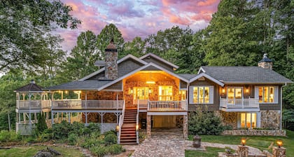 Luxury Home for 26| 18 Acres| 2 Great Rms| Hot Tub
