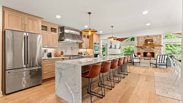 KylskÄp, mikrovÄgsugn, ugn och spishÀll