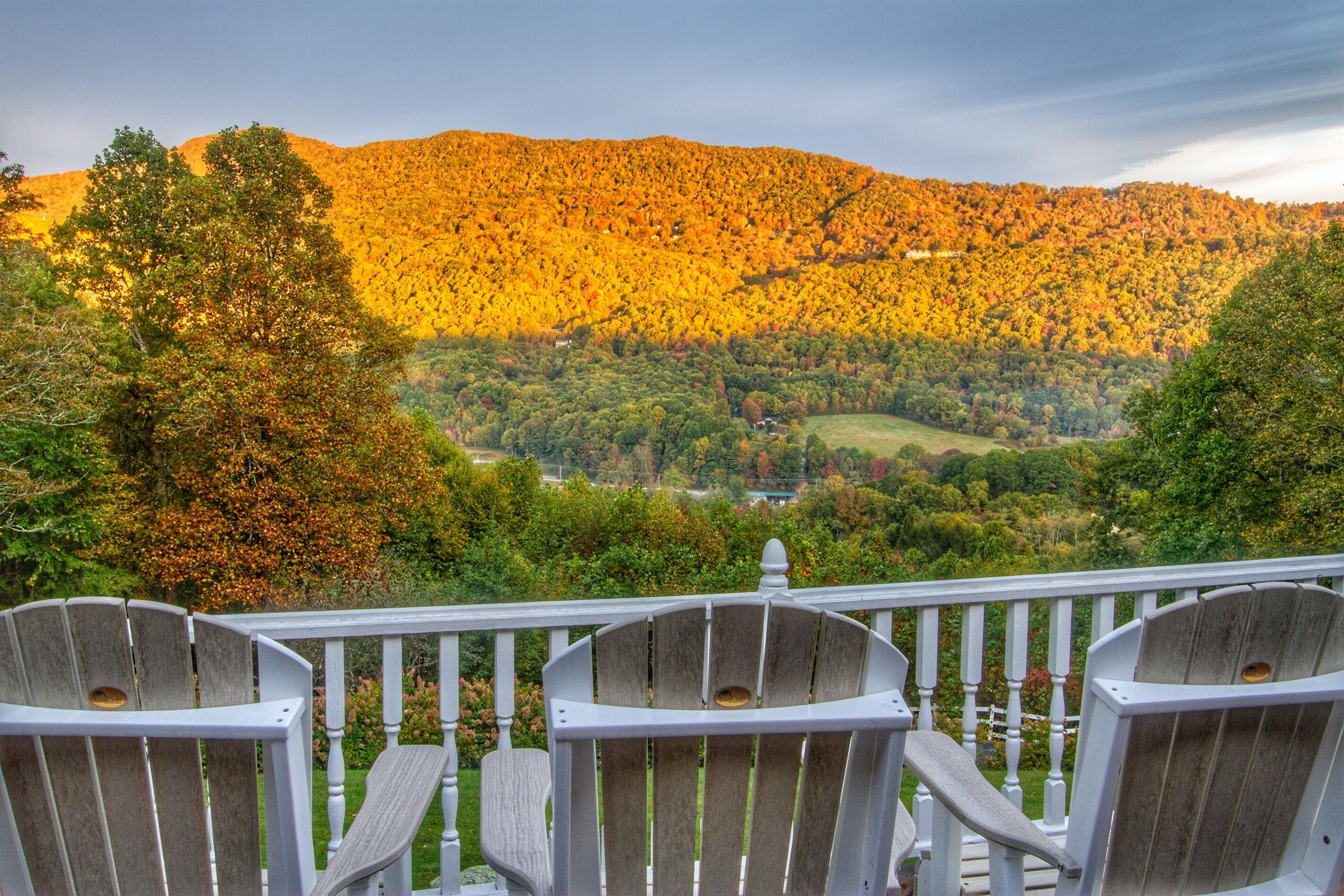 Luxury Home for 22| 18 Acres| 2 Great Rms| Hot Tub
