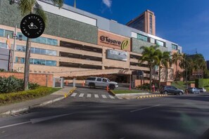 Exterior - New loft close to parque lleras with city View (Medellín)