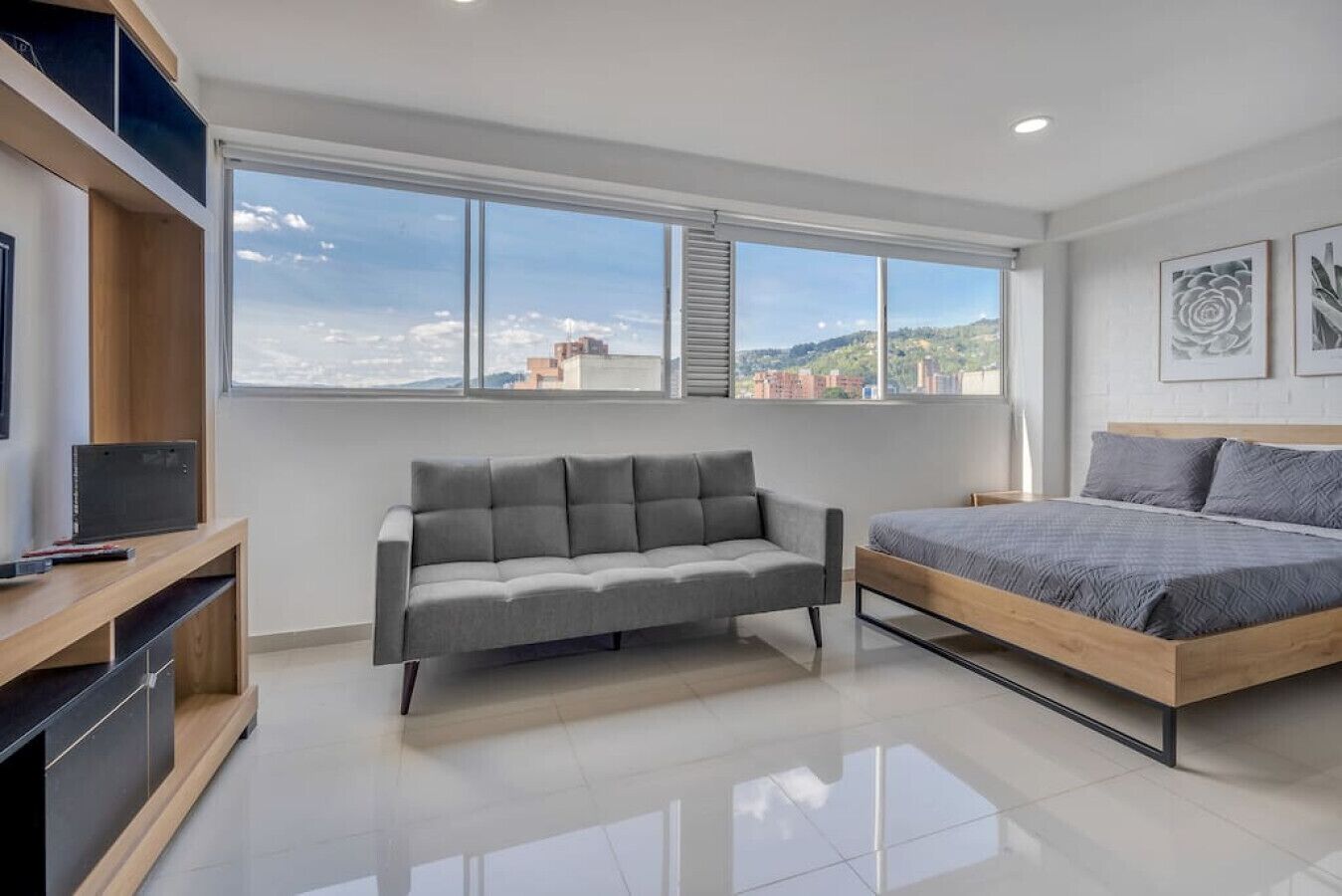 1 Schlafzimmer, Schreibtisch, Bügeleisen/Bügelbrett, Reisekinderbett