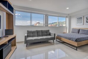 1 bedroom, desk, iron/ironing board, travel crib - New loft close to parque lleras with city View (Medellín)