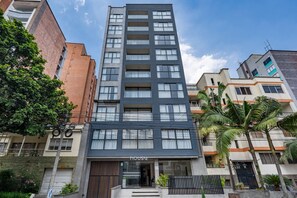 Exterior - Luxury 7th floor apt 3BR near Laureles second park (Medellín)