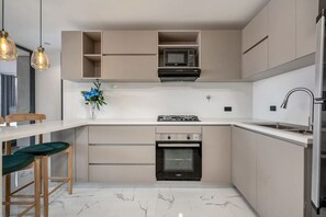 Fridge, microwave, oven, stovetop