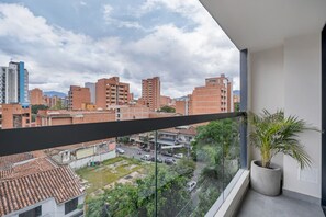 Property grounds - Modern apt in Laureles with AC and fast Wifi (Medellín)