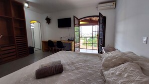 Comfort Studio | Meja, ruang kerja komputer riba, seterika/papan seterika, Wi-fi percuma