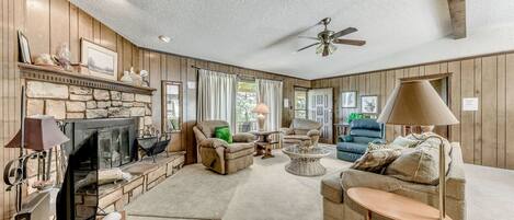 Télévision, cheminée